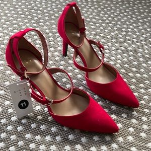 A New Day red heels NWT. Never worn. Sueded fabric. Size 11.